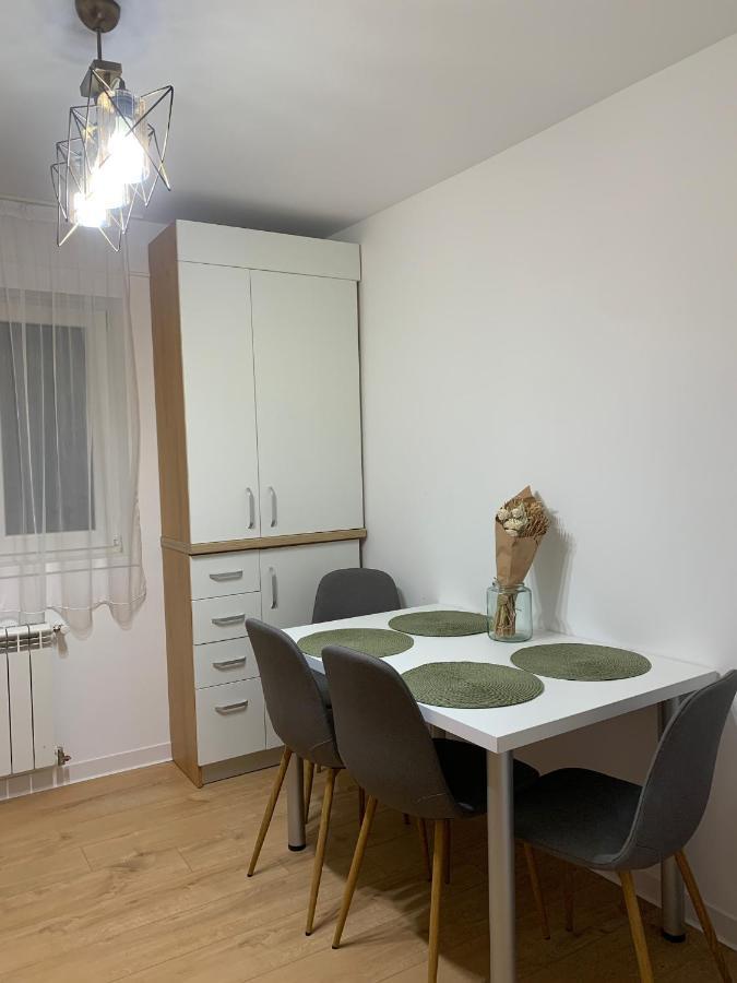 Sunny Apartment In Suceava Luaran gambar