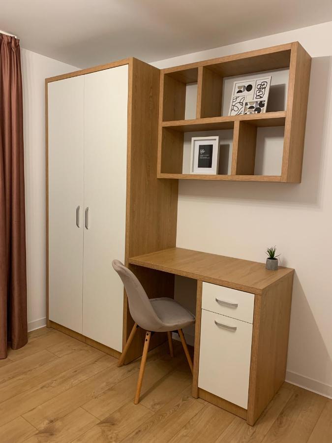 Sunny Apartment In Suceava Luaran gambar