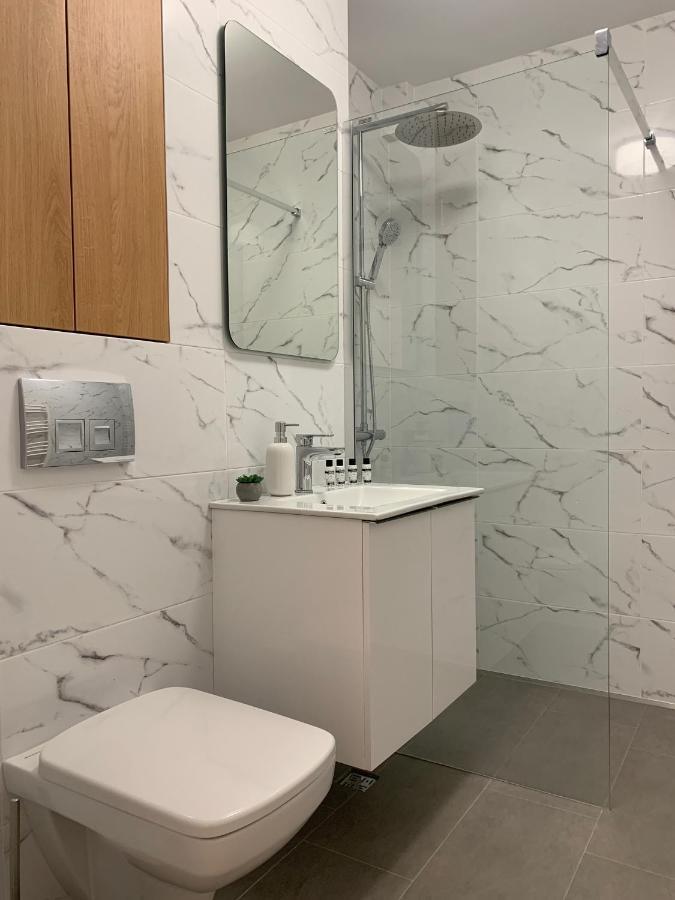 Sunny Apartment In Suceava Luaran gambar