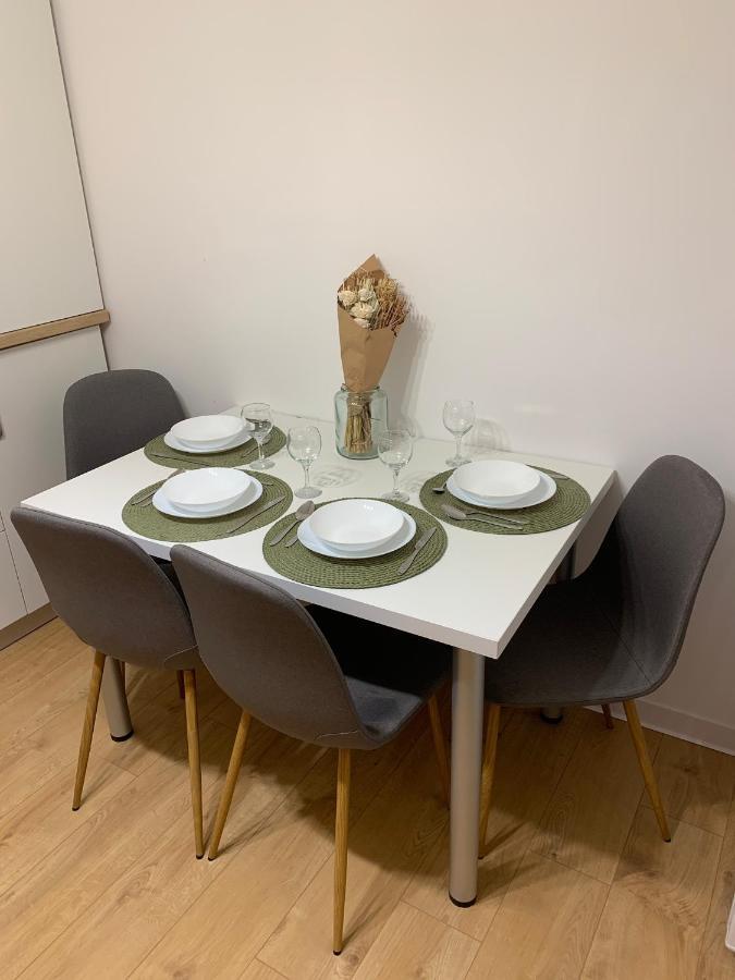 Sunny Apartment In Suceava Luaran gambar